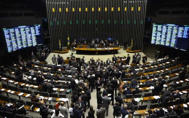 Parlamentares no Congresso Nacional: desde abril análise tem sido seguidamente adiada