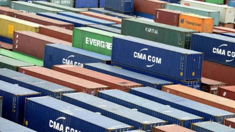 Comércio exterior: containers em porto da Alemanha