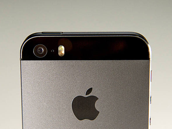 iPhone 5s com a câmera visível