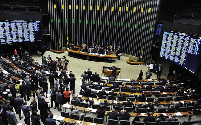 Deputados contrários ao uso da catraca argumentam que equipamento pode atrapalhar fuga em caso de incêndio