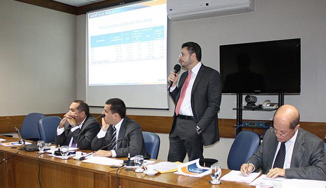 Vitório (em pé) apontou a questão previdenciária como