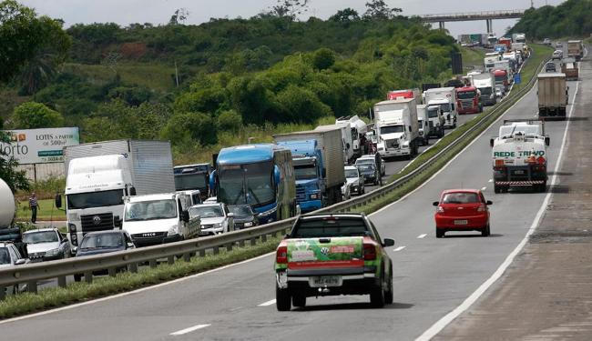 Levantamento junto à PRF e ao Dnit aponta 26 trechos arriscados nas rodovias - Foto: Marco Aurélio Martins | Ag. A TARDE | 26.03.2015