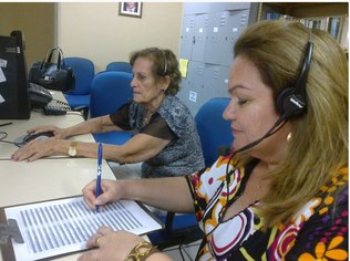 Seis professores tiram dúvidas sobre Língua Portuguesa diariamente das 8h às 17h