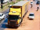 Rodovia alagou por conta de rompimento de adutora nesta quarta - Foto: Edilson Lima | Ag. A TARDE