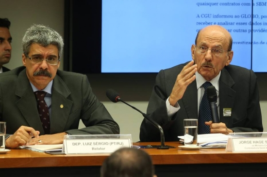 Hage durante a sessão na Câmara