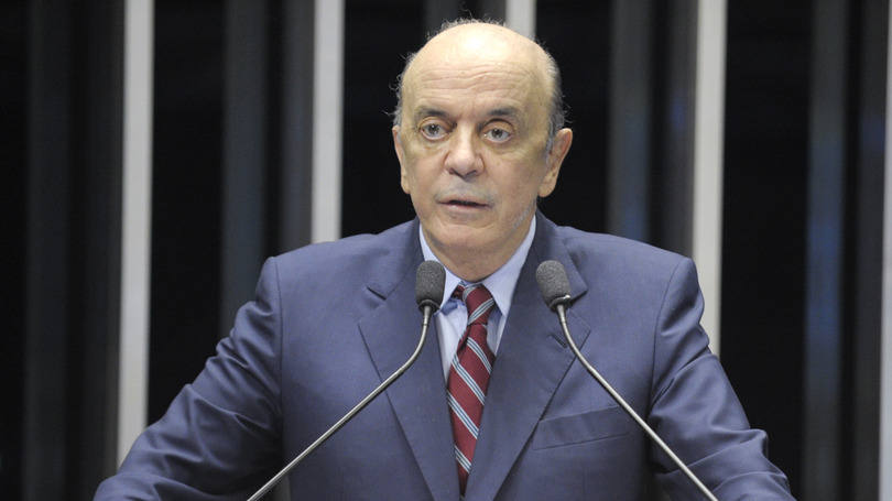 Senador José Serra em sessão deliberativa do Senado, em 2015