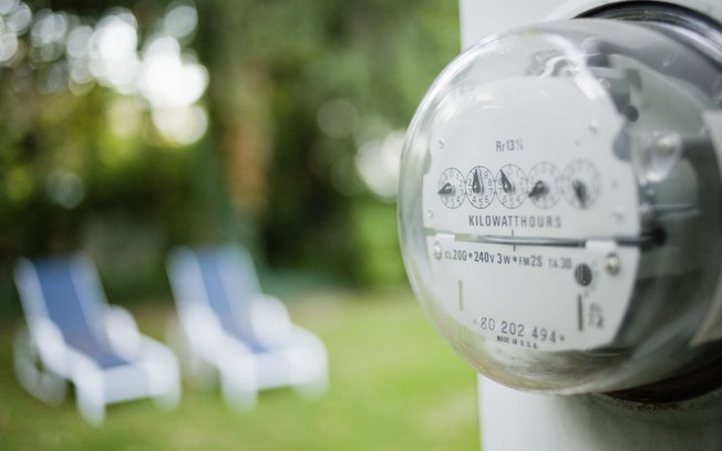 A energia elétrica foi o item de maior impacto no índice, com elevação de 13,02% nas contas