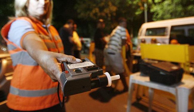 A pena para quem dirigir alcoolizado passa para quatro a oito anos - Foto: Raul Spinassé | Arquivo | Ag. A TARDE