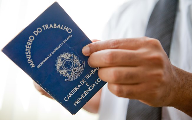 Nesse período, 78,1% dos empregados no setor privado tinham carteira de trabalho assinada