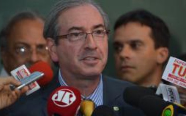A visita de Eduardo Cunha ao plenário da CPI foi elogiada por parlamentares aliados e da oposição