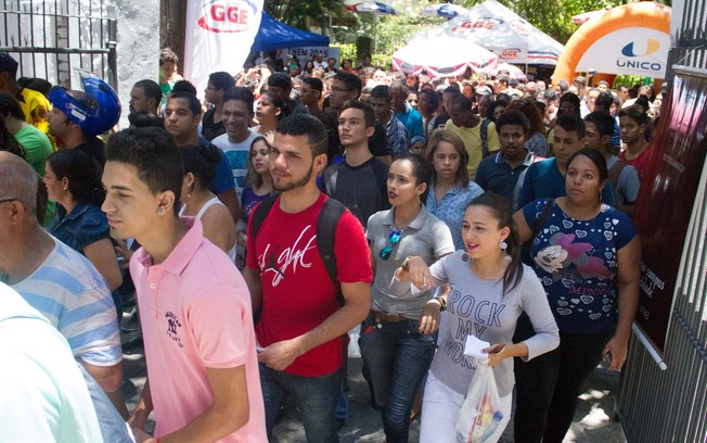 Portões são abertos para o Exame Nacional do Ensino Médio 2015, na Faculdade Estácio, no Recife