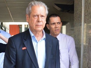 Dirceu é acusado de receber propina de empresas contratadas pela Petrobras