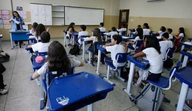 Alunos assistem aula no Marista: interpretação sistemática do mundo - Foto: Marco Aurélio Martins | Ag. A TARDE