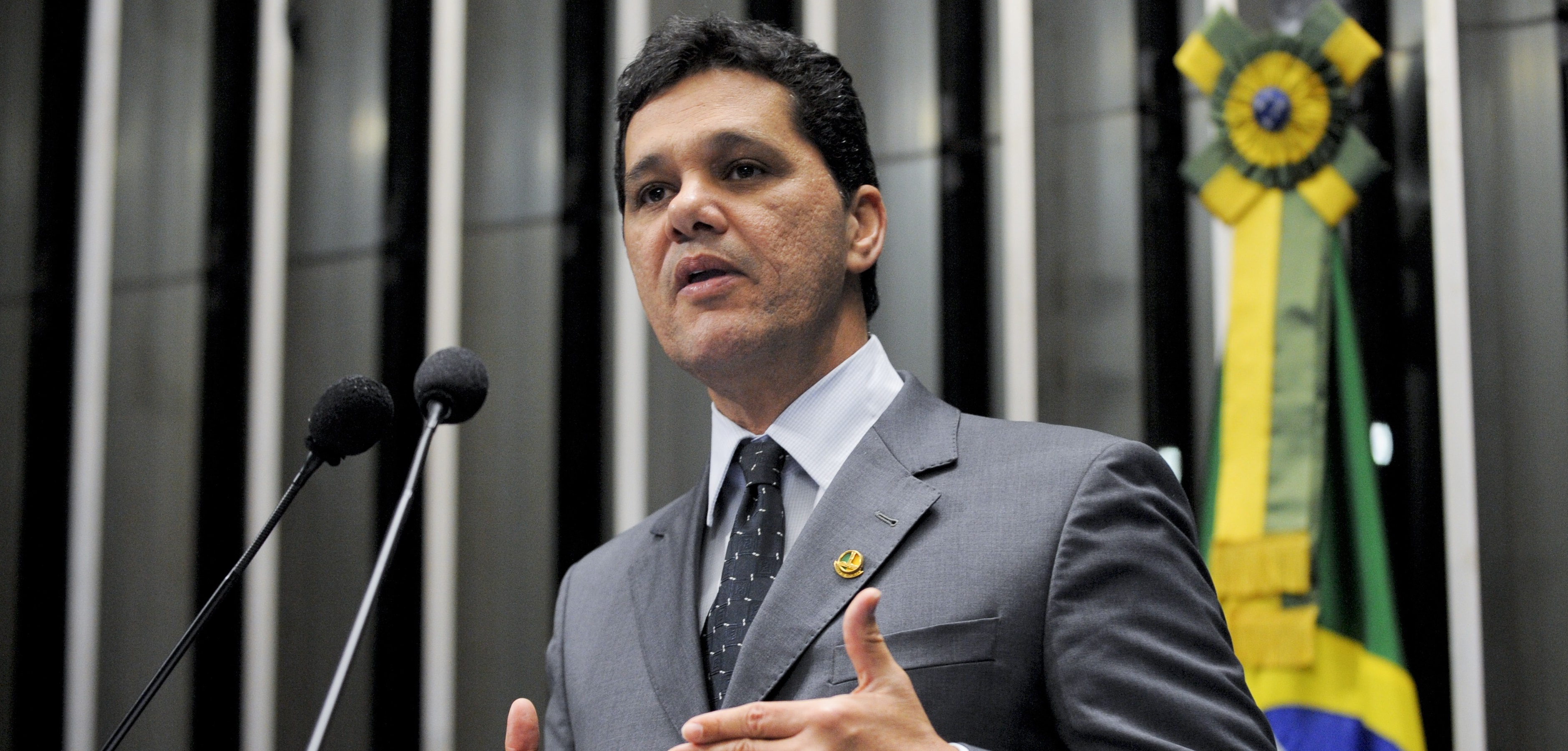 Em discurso na tribuna do Senado, senador Ricardo Ferraço (PMDB-ES).