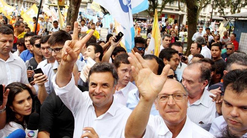 aecio-neves-e-alckmin-em-santos