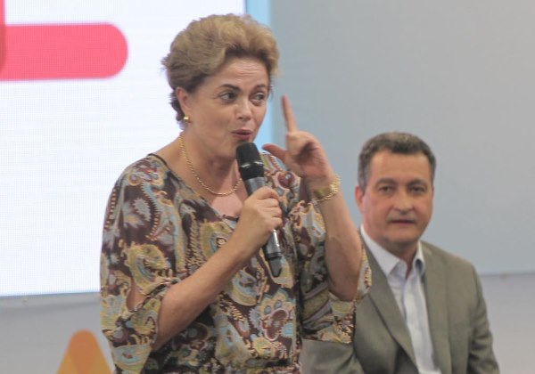 rui-costa-observa-discuso-dilma-rousseff-foto-Foto-Alberto-CoutinhoGOVBA