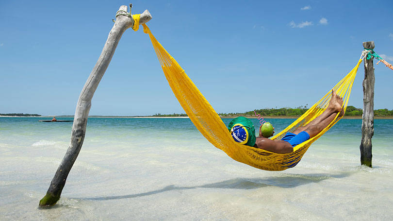 homem-na-praia