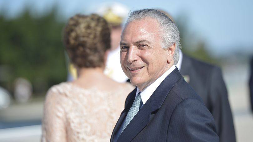 michel-temer-com-dilma-rousseff-ao-fundo-na-posse-em-janeiro-de-2015