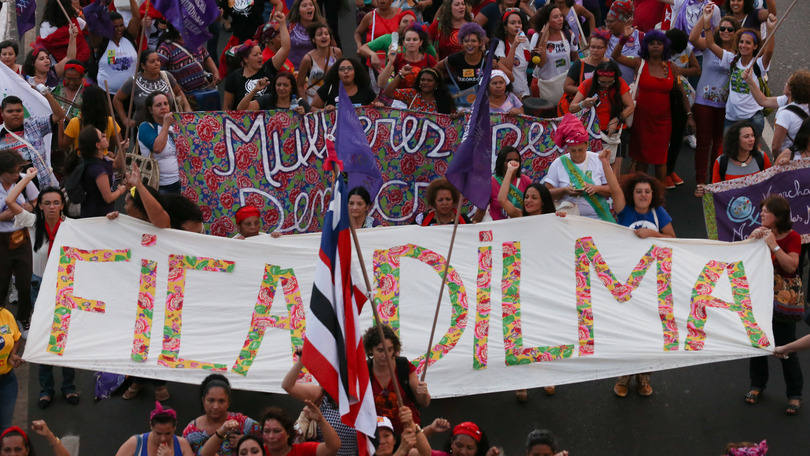 mulheres-protestam-contra-o-impeachment-de-dilma-rousseff-em-brasilia-em-11-05