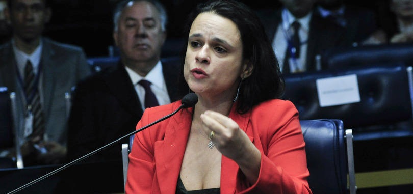 janaina-paschoal-na-sessao-do-impeachment-no-senado