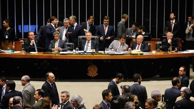 sessao-do-senado-que-aprovou-lei-de-remanejar-orcamento