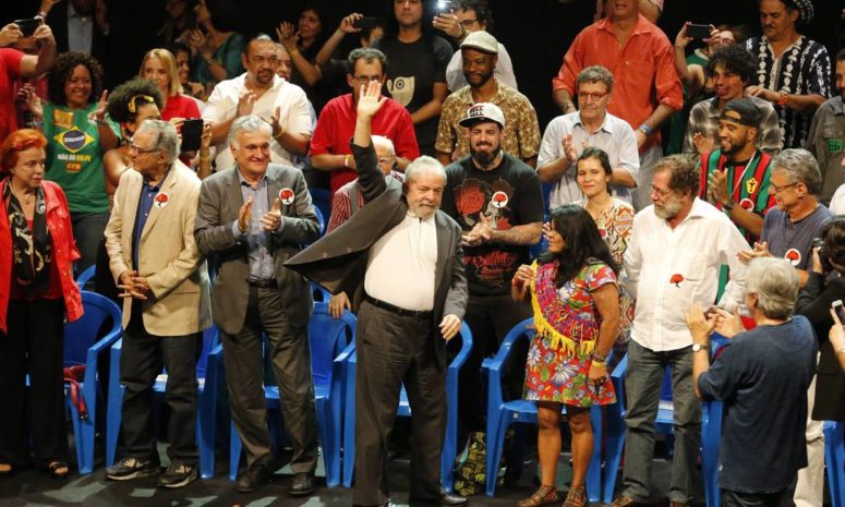 lula-com-artistas-na-lapa-11-04