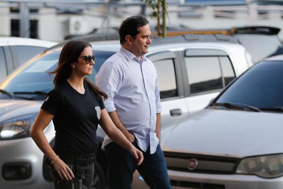 Rio de Janeiro - Os deputados estaduais Jorge Picciani, Paulo Melo e Edson Albertassi (na foto), todos do PMDB, se entregam à Polícia Federal (PF) após terem prisão decretada (Fernando Frazão/Agência Brasil)