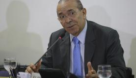 Brasília - O ministro da Casa Civil, Eliseu Padilha, conversa com jornalistas no Palácio do Planalto (Antonio Cruz/Agência Brasil)