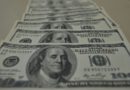 Dólar fecha abaixo dos R$ 5 pela primeira vez em dois anos
