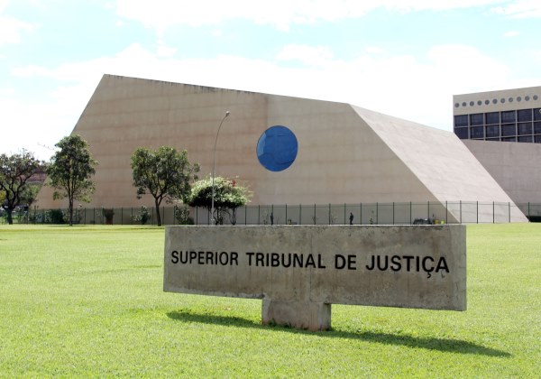 STJ julga processo que pede a divulgação dos gastos de Bolsonaro do cartão corporativo
