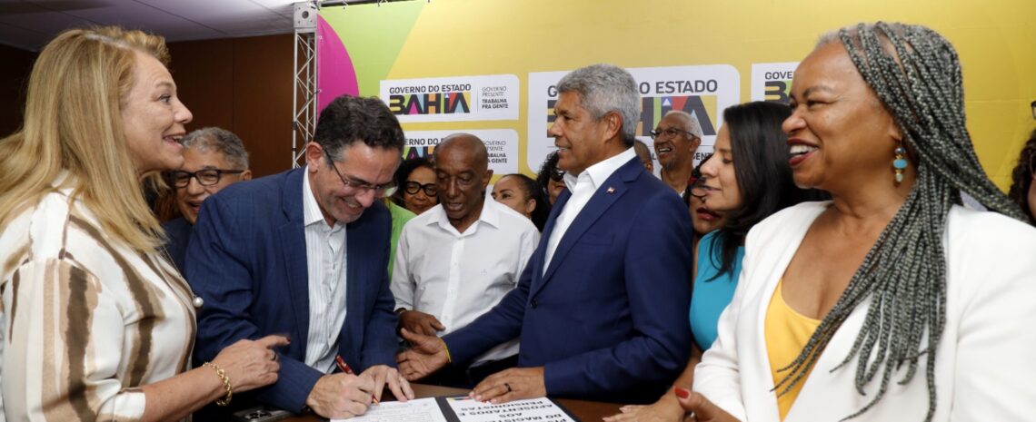 Governo da Bahia assina acordo relativo ao piso do magistério