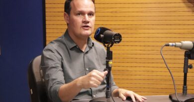 Júlio Pinheiro critica oposição por empregar oito ex-gestores na Prefeitura de Salvador
