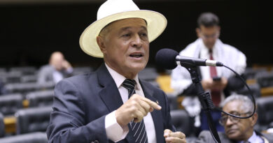 Joseildo leva crise da laranja baiana ao Governo Federal e cobra medidas para proteger produtores e empregos