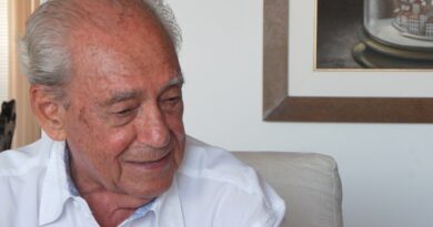 Deputado Waldir Pires contestou acusações do governador Antônio Carlos Magalhães contra servidores da Caixa – Maurílio Lopes Fontes